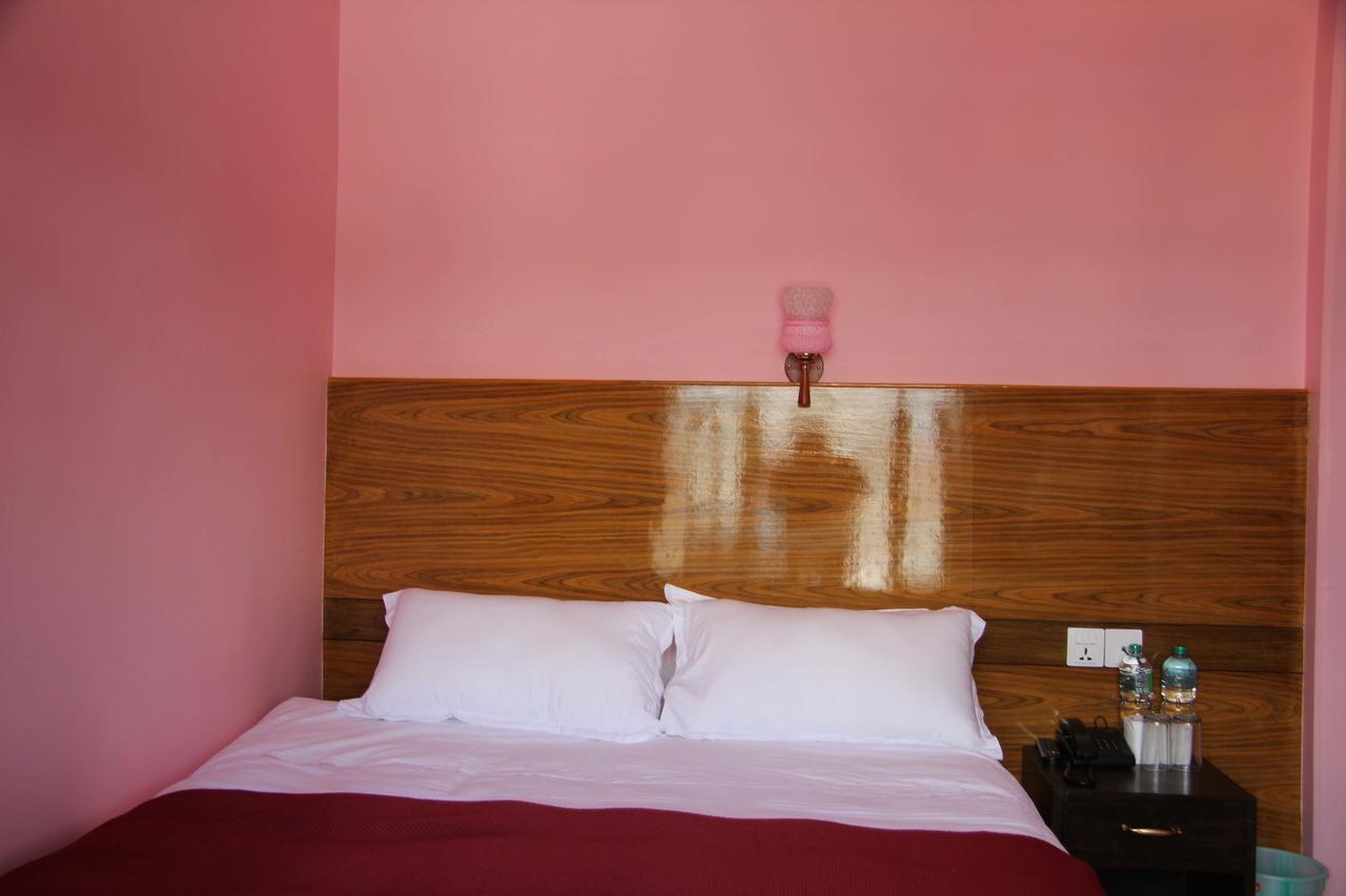 Hotel Buttercup Pókhara Exteriér fotografie