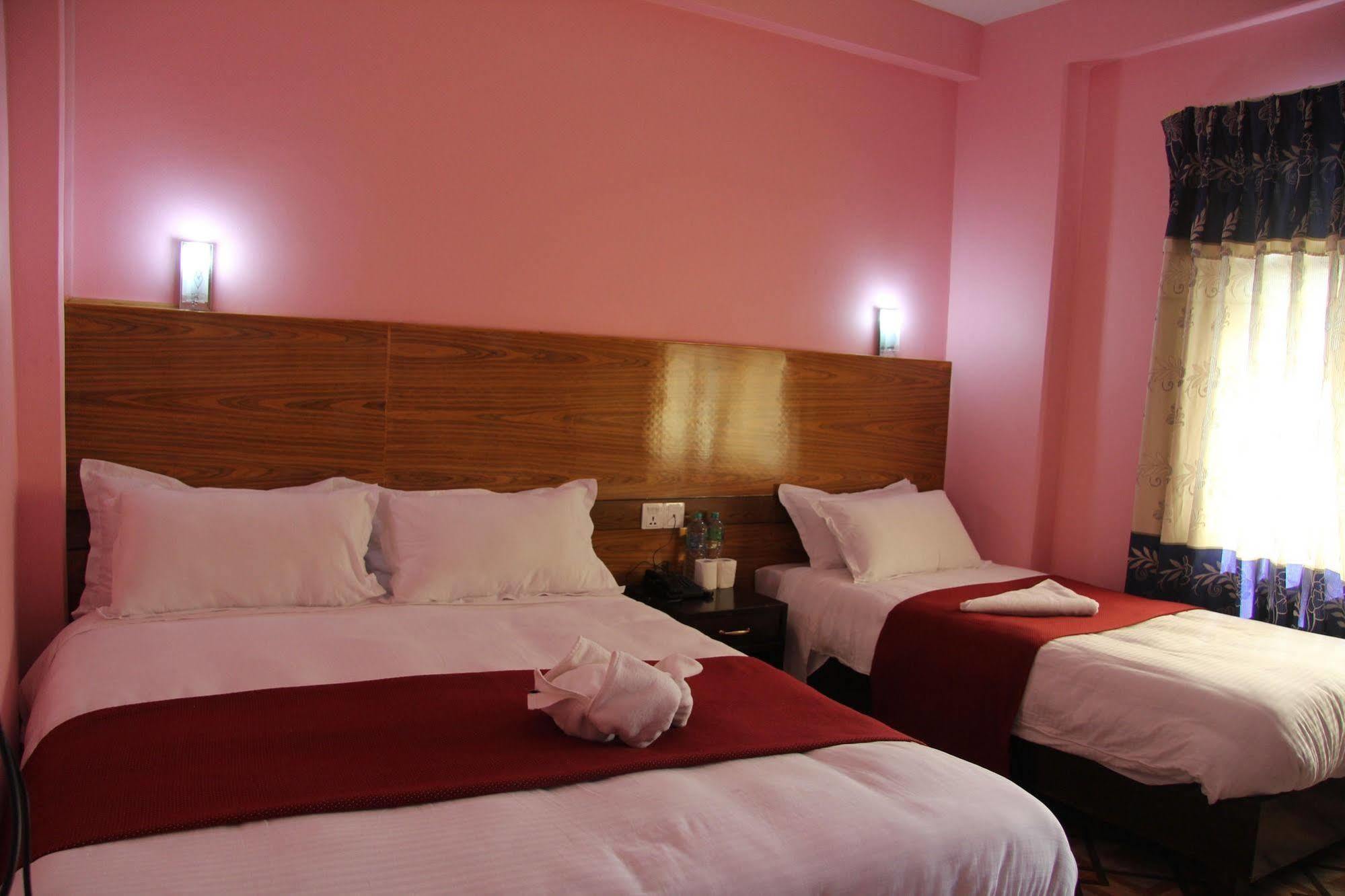Hotel Buttercup Pókhara Exteriér fotografie