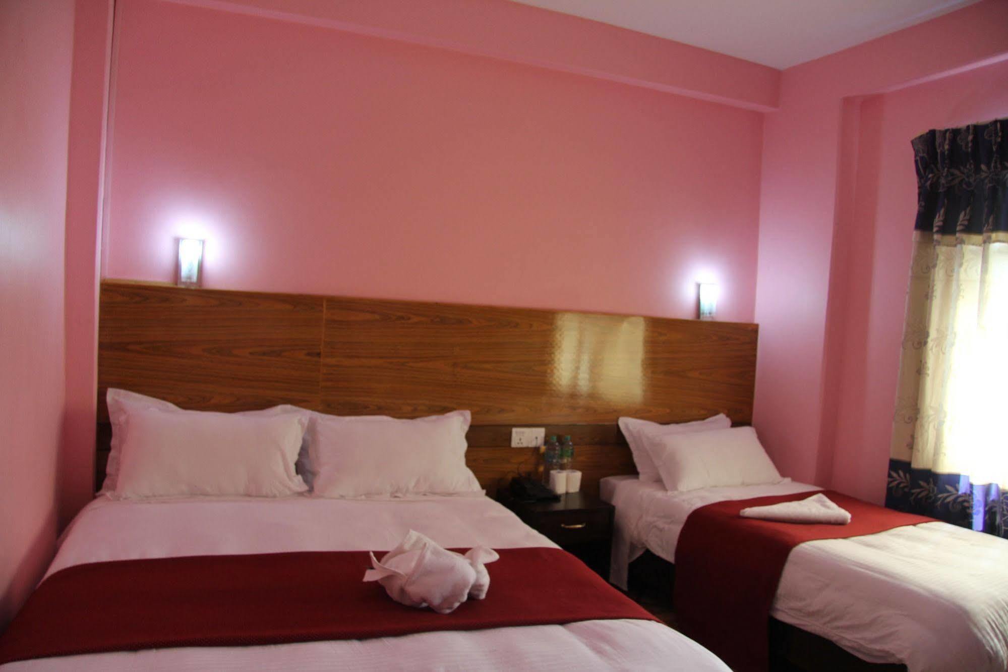 Hotel Buttercup Pókhara Exteriér fotografie