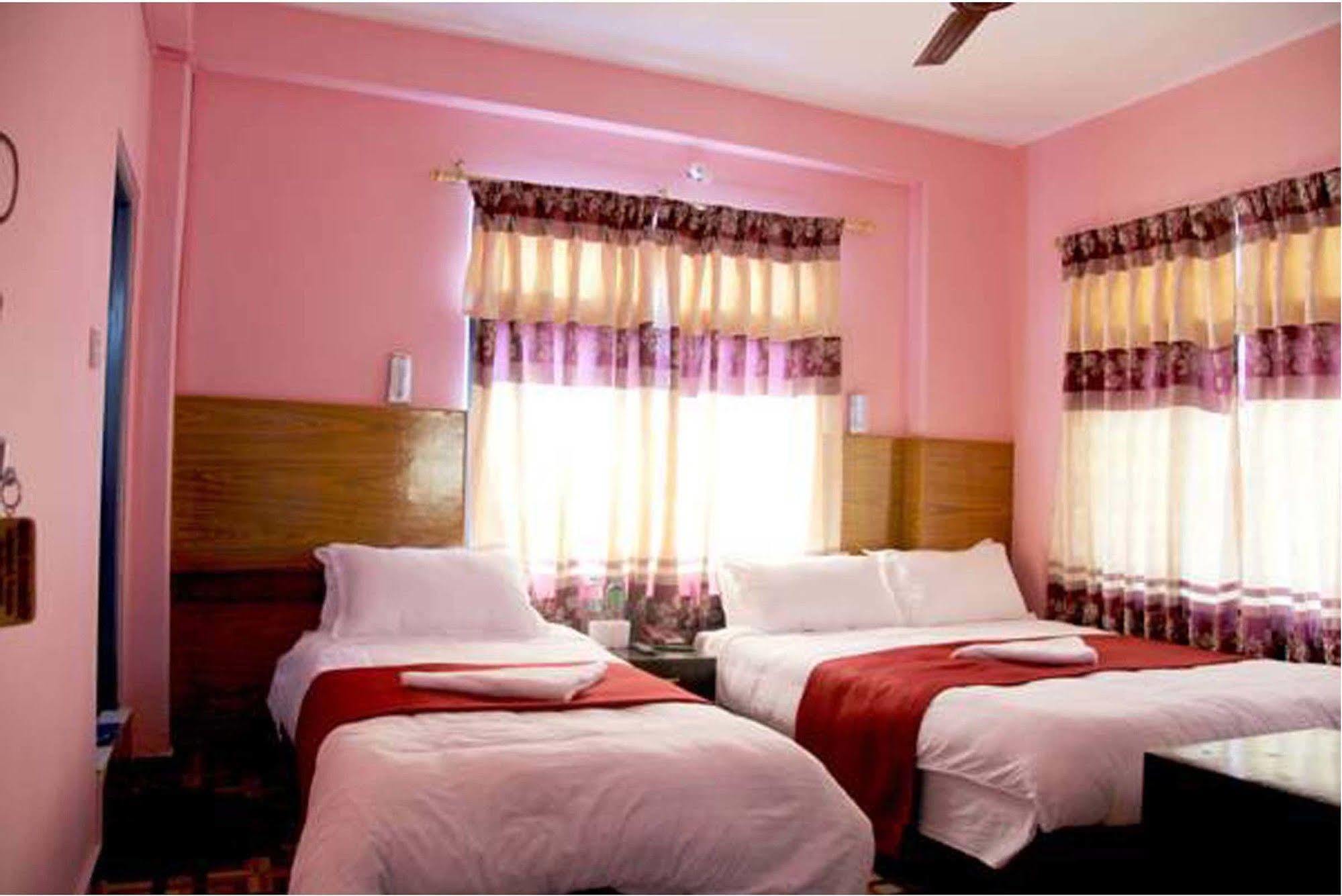 Hotel Buttercup Pókhara Exteriér fotografie